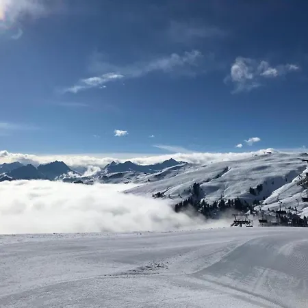 公寓 Beautiful In With Balcony